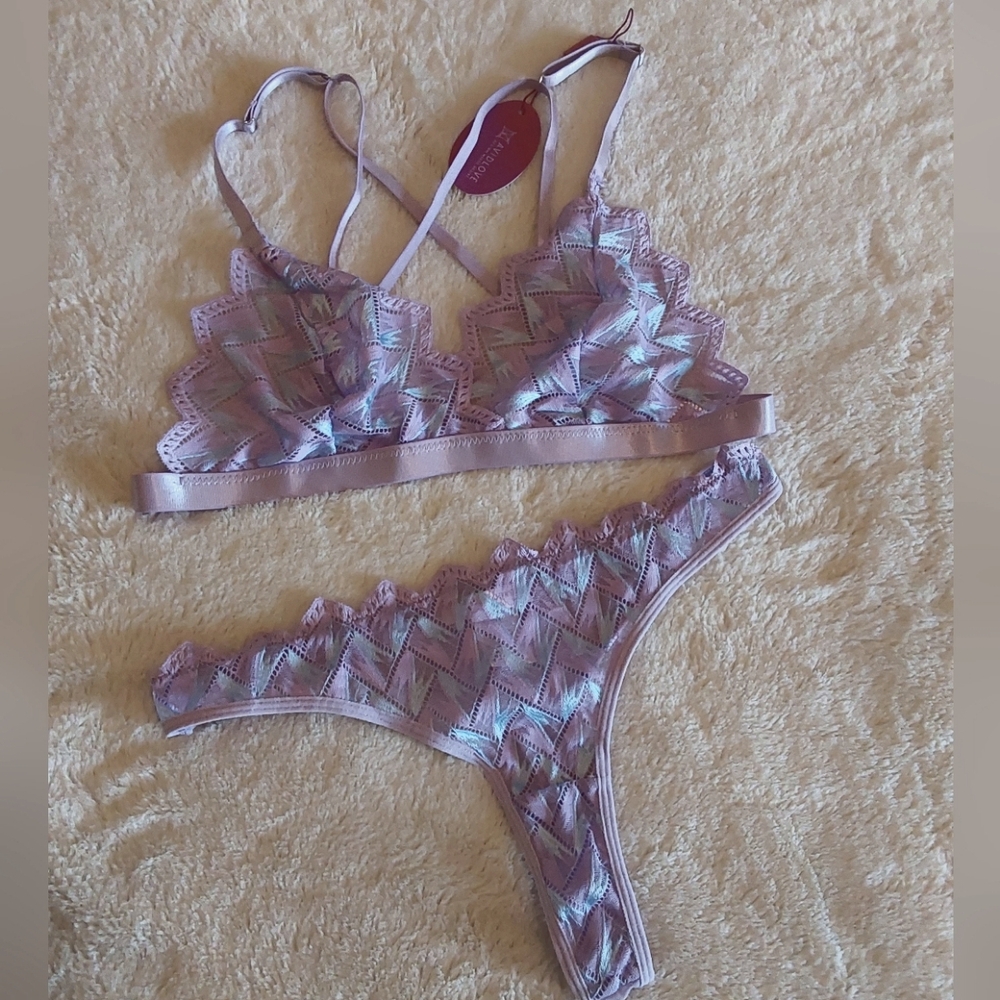 🌺 NWT Avid Love Bralette & Thong Set